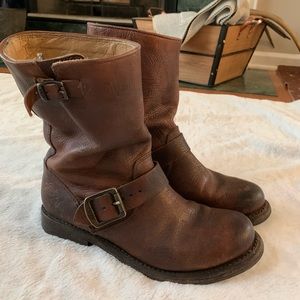 Gorgeous Frye mid-calf riding boot!